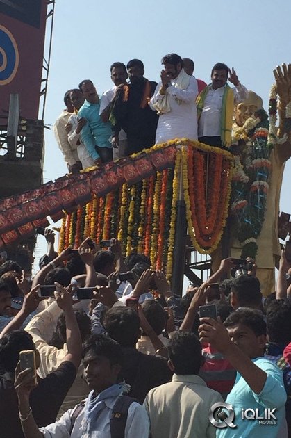 Gautamiputra-Satakarni-Team-at-Karimnagar